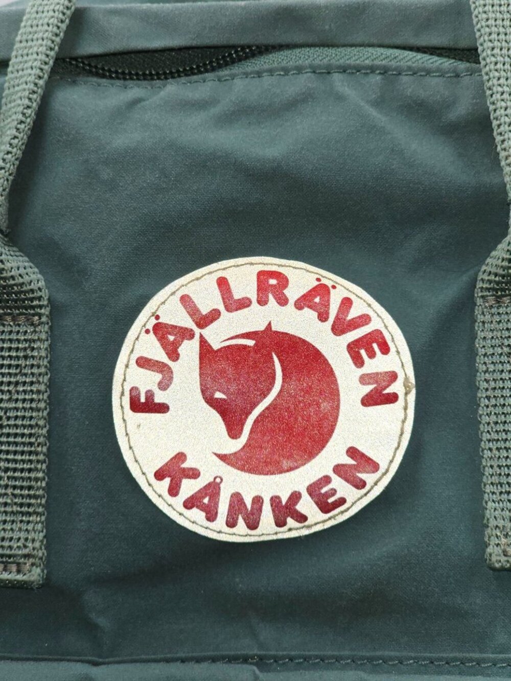 Fjallraven Kanken Unisex Green Vinylon F Classic Backpack Small 2722 - Picture 5 of 13